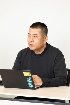 ノートパソコンの前に座る男性

AI によって生成されたコンテンツは間違っている可能性があります。